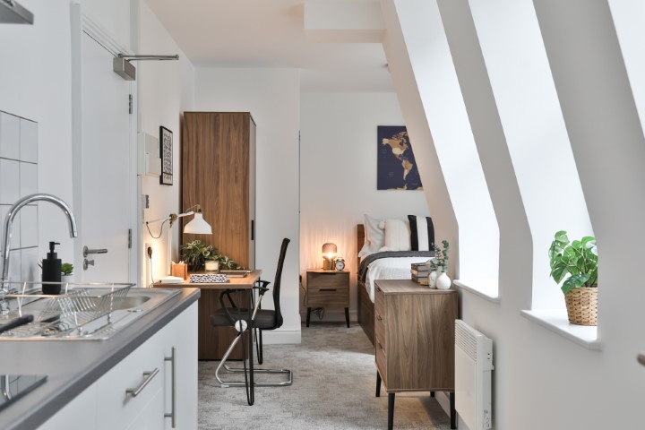  Silver Studio Plus  -  Francis Gardner  - Gallery -  3