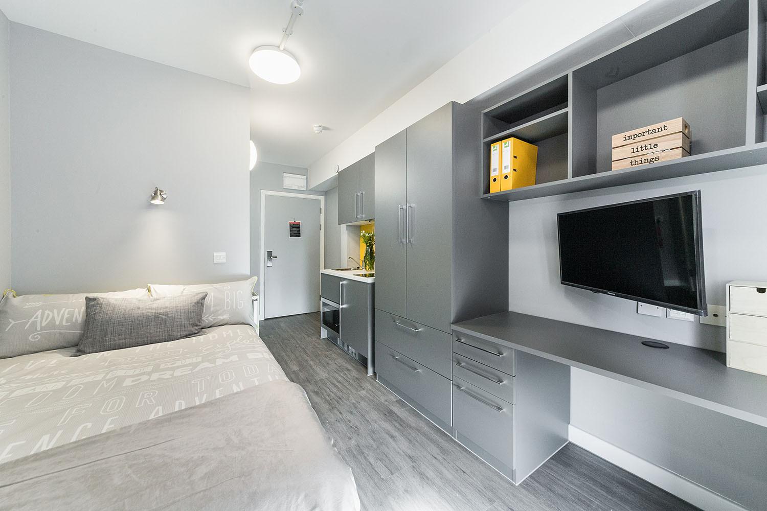  Bronze Studio  -  Quayside Court  - Gallery -  1