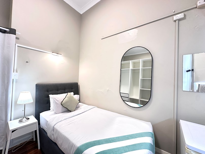 Single Bed In A Room Share - George St Haymarket - Gallery - 1