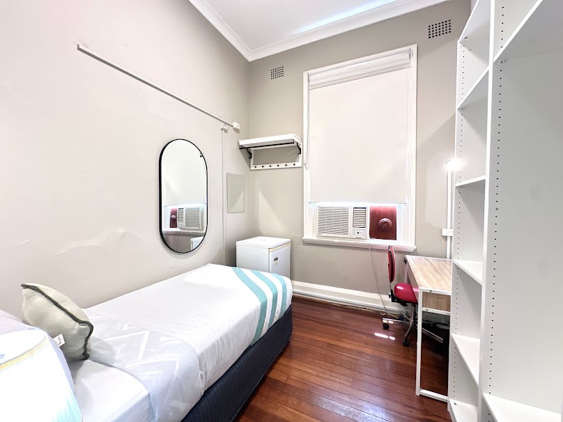 Single Bed In A Room Share - George St Haymarket - Gallery - 5