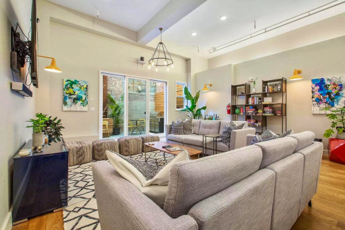 A lively residence located in the very heart of a culture rich neighborhood