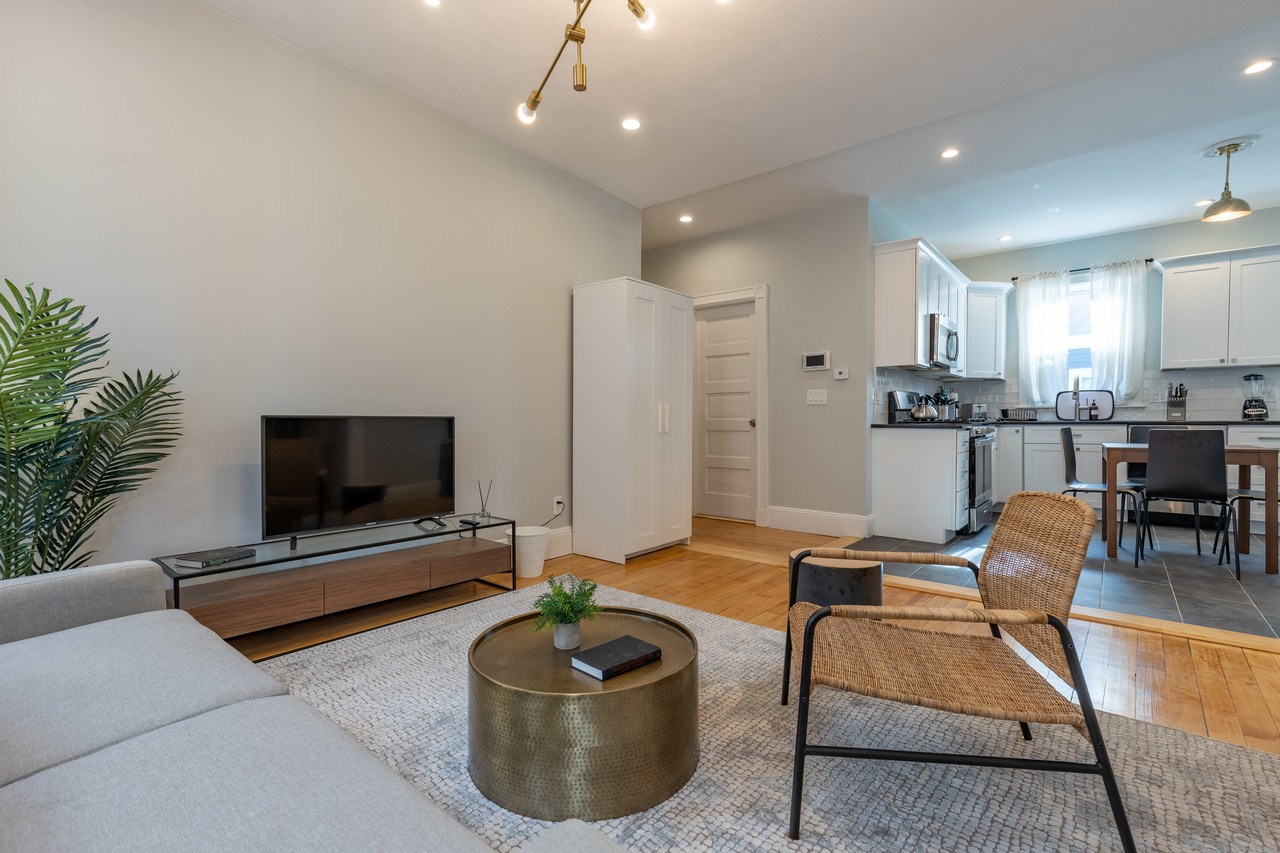 #330: Savin Hill - Queen Bedroom C - 4