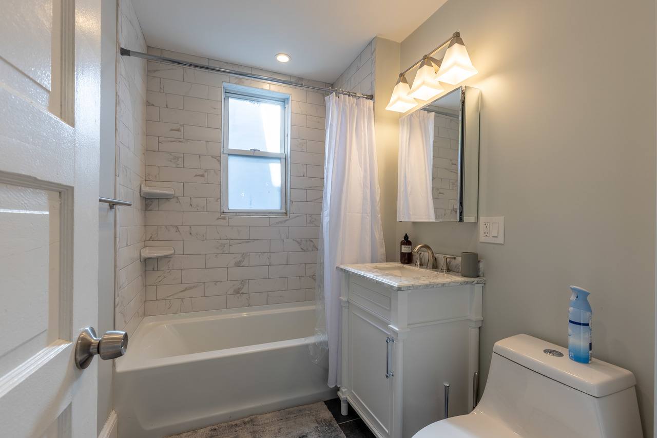 #330: Savin Hill - Queen Bedroom A - 11