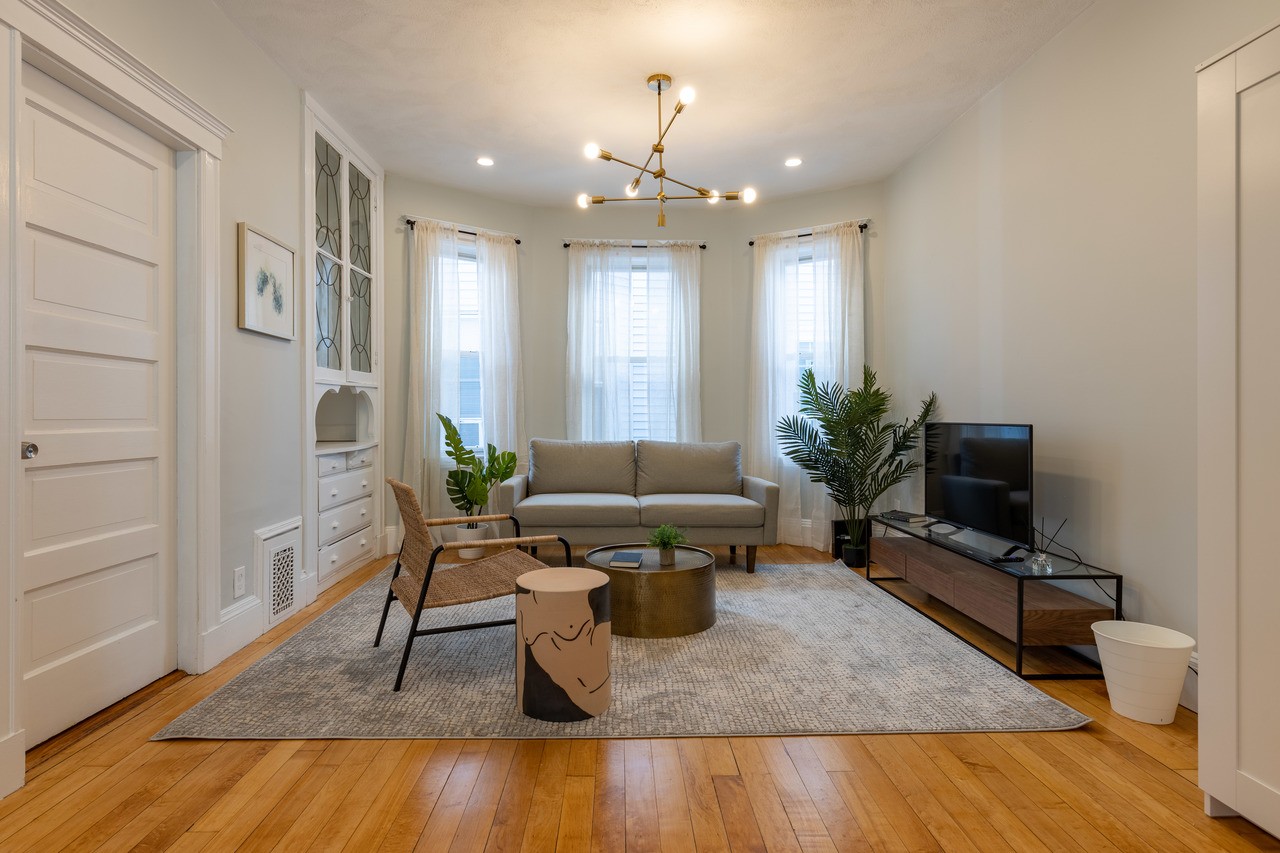 #330: Savin Hill - Queen Bedroom B - 3