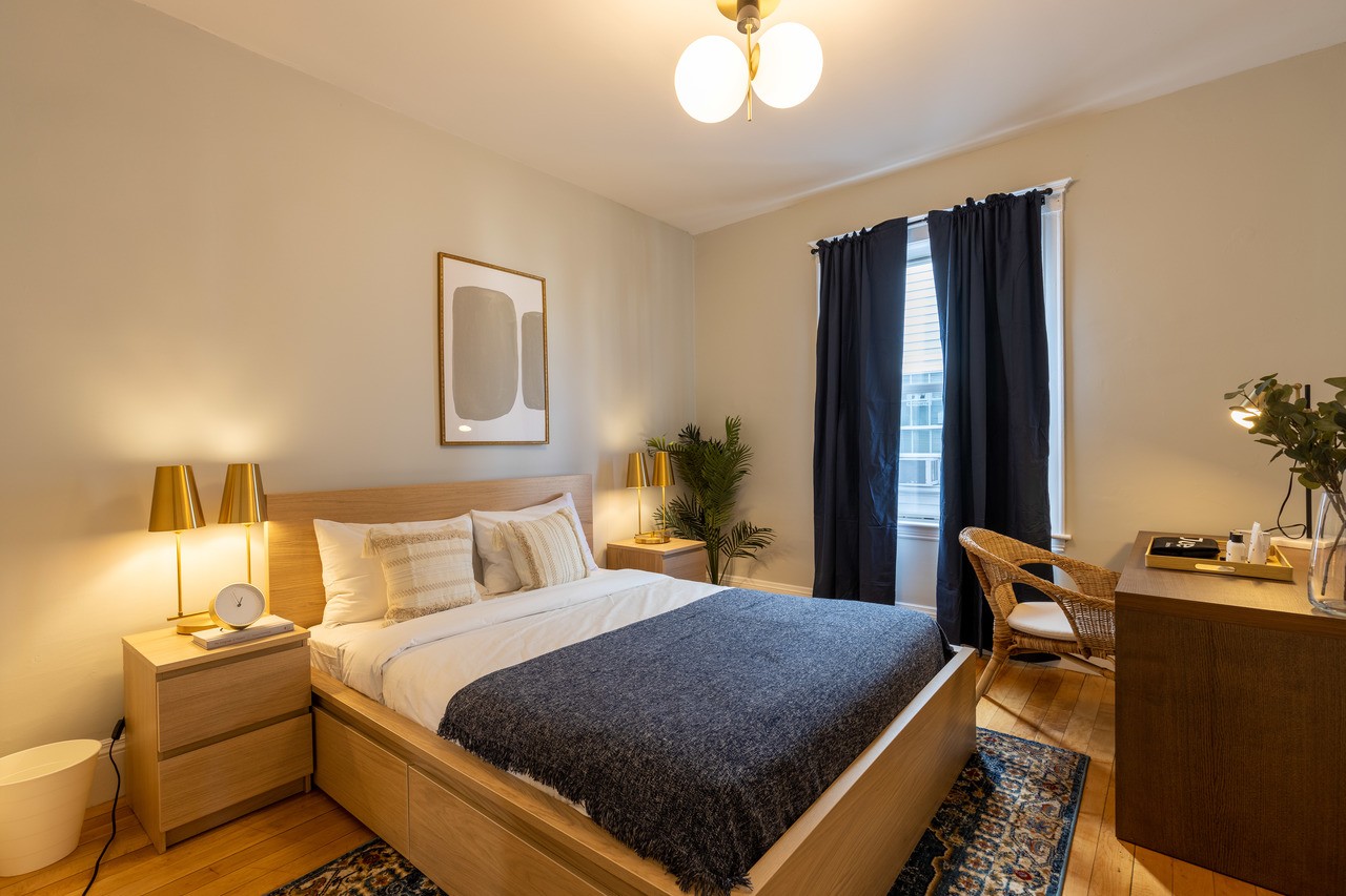 #330: Savin Hill - Queen Bedroom B - 13
