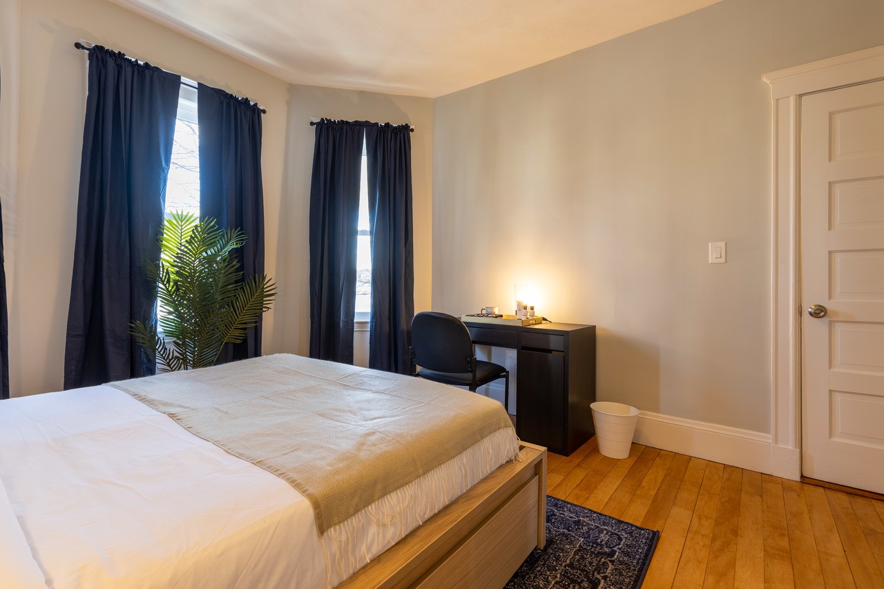 #330: Savin Hill - Queen Bedroom D - 2
