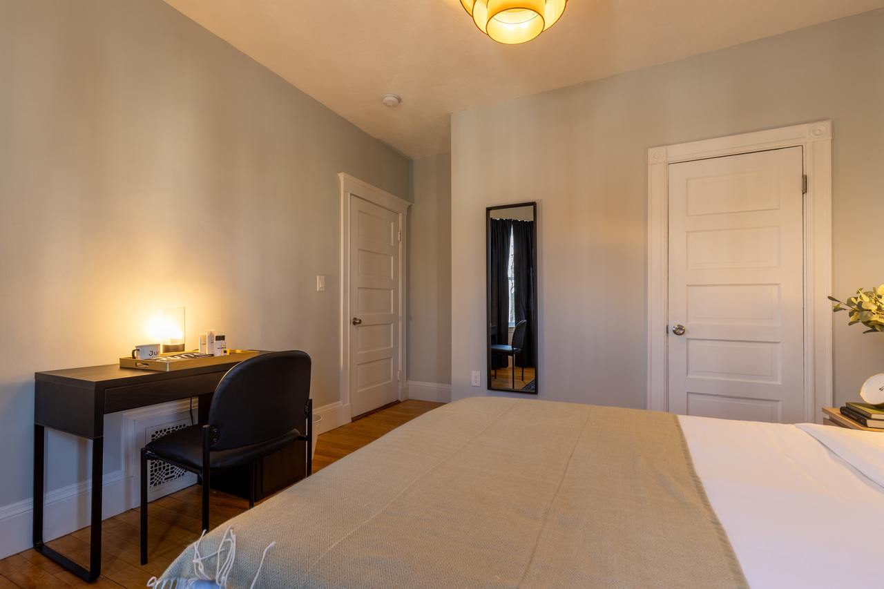 #330: Savin Hill - Queen Bedroom D - 3