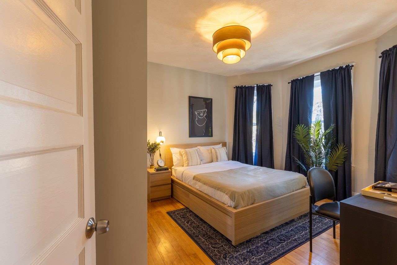 #330: Savin Hill - Queen Bedroom D - 1