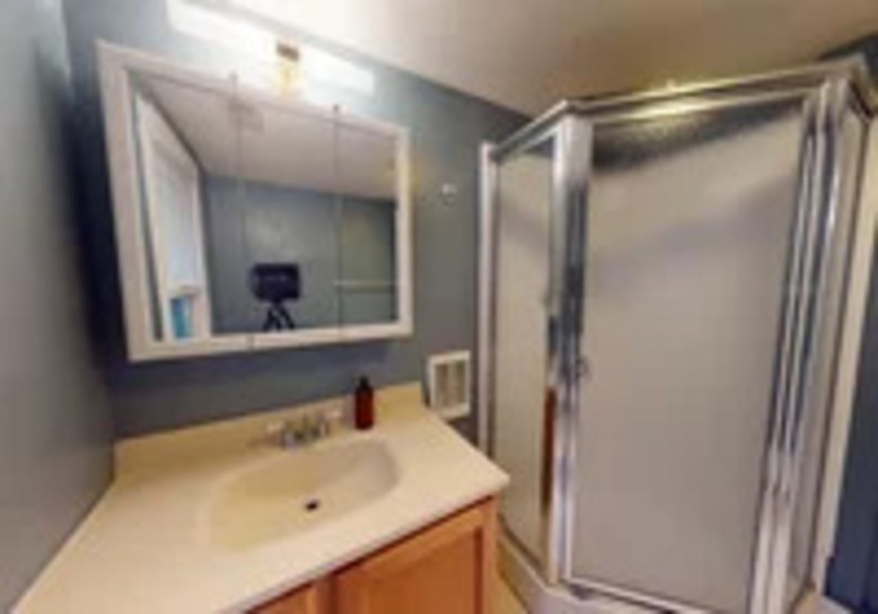 #585: Allston - Queen Bedroom D W/ Private Bathroom - 3