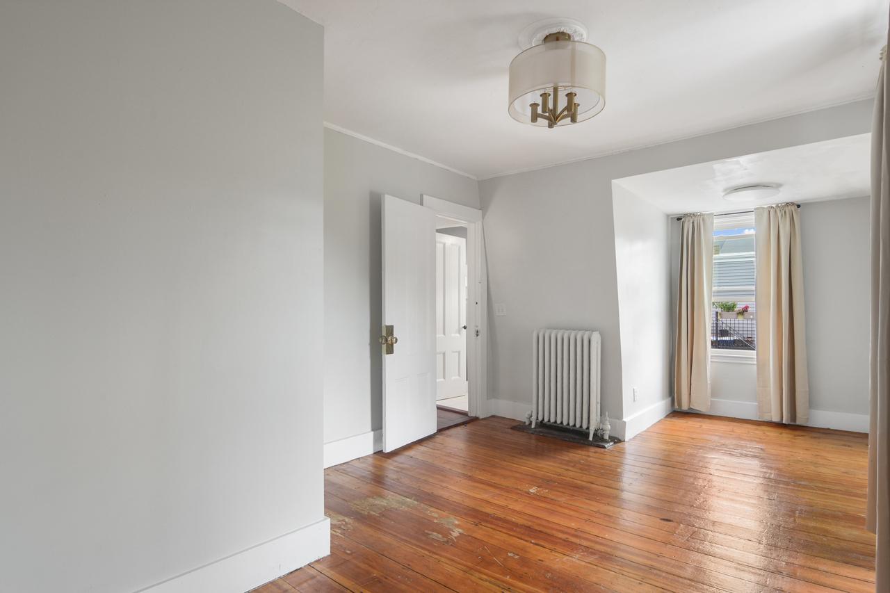 #585: Allston - Queen Bedroom B - 3