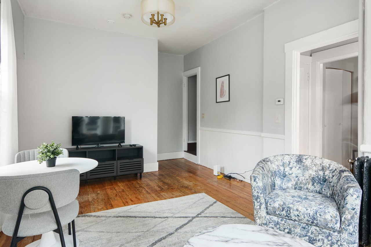 #585: Allston - Queen Bedroom B - 6