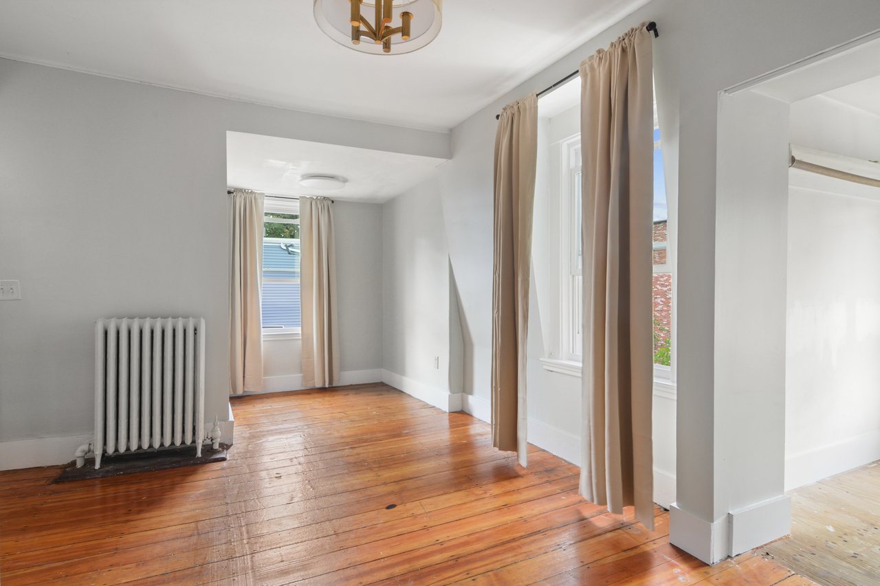 #585: Allston - Queen Bedroom B - 14