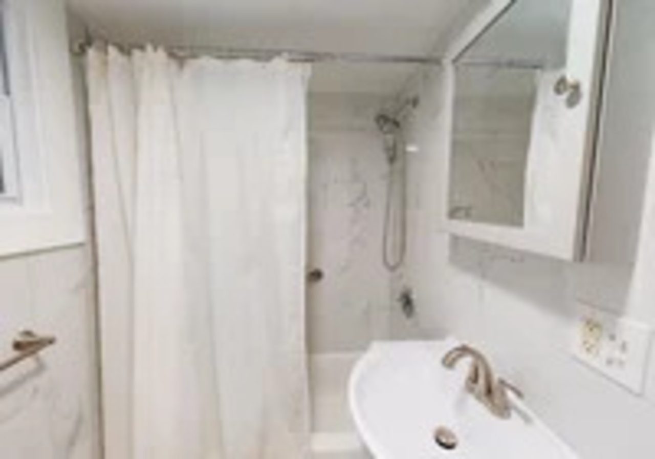 #585: Allston - Queen Bedroom C - 11