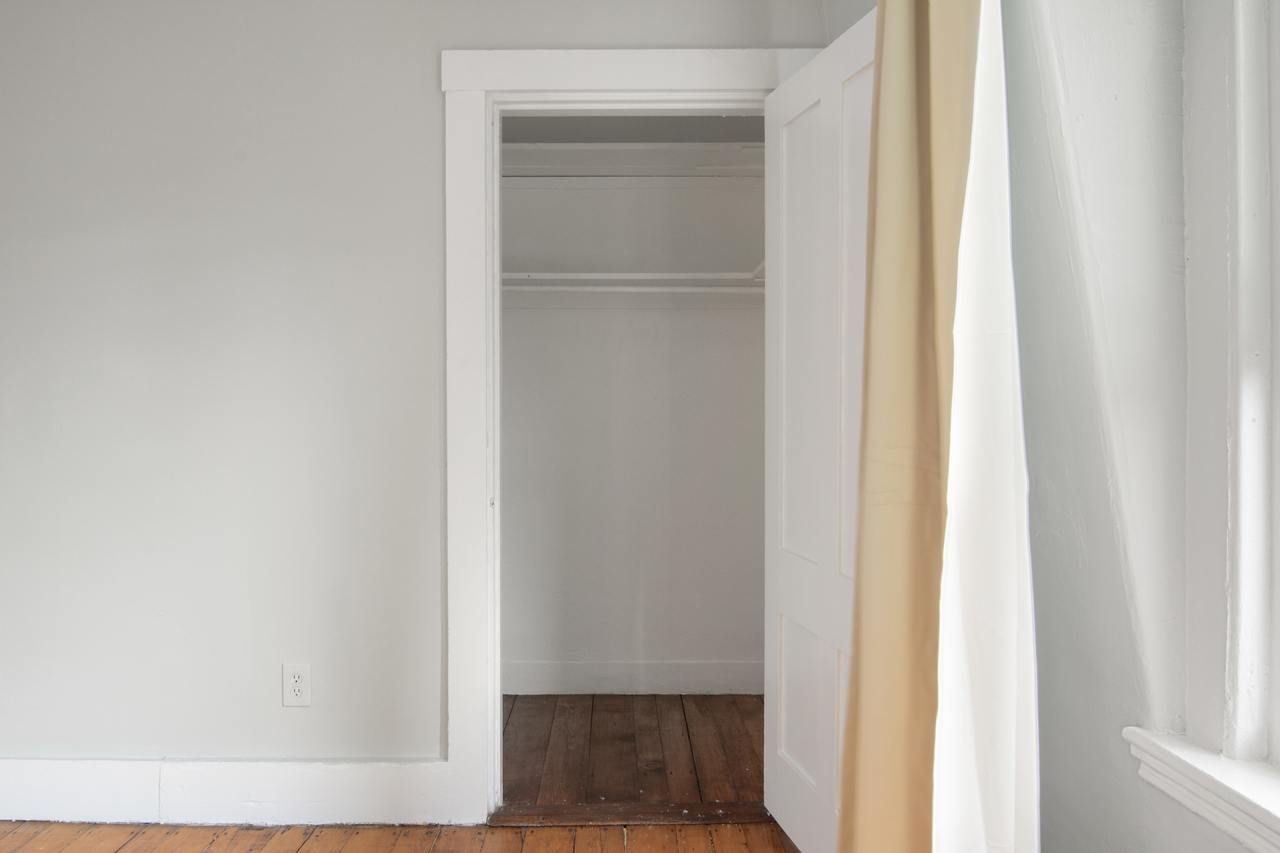 #585: Allston - Queen Bedroom C - 6
