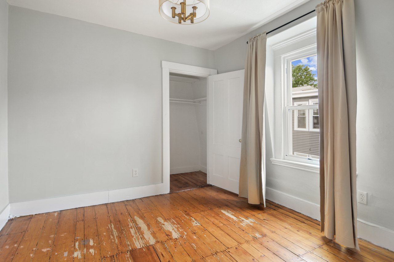 #585: Allston - Queen Bedroom C - 4