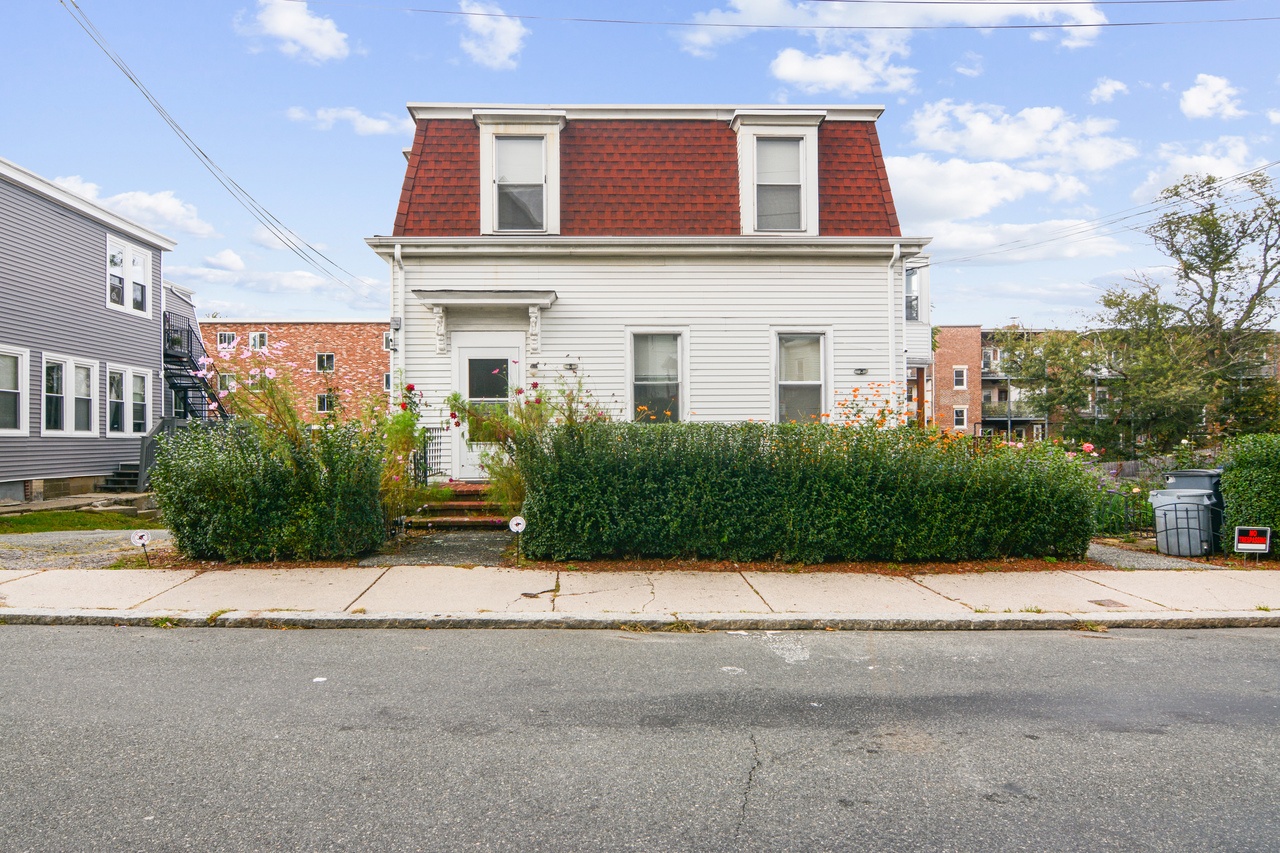 #585: Allston - Queen Bedroom C - 1