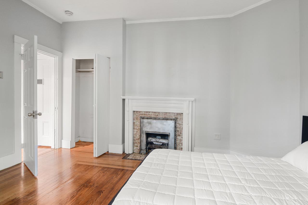 #585: Allston - Queen Bedroom A - 4