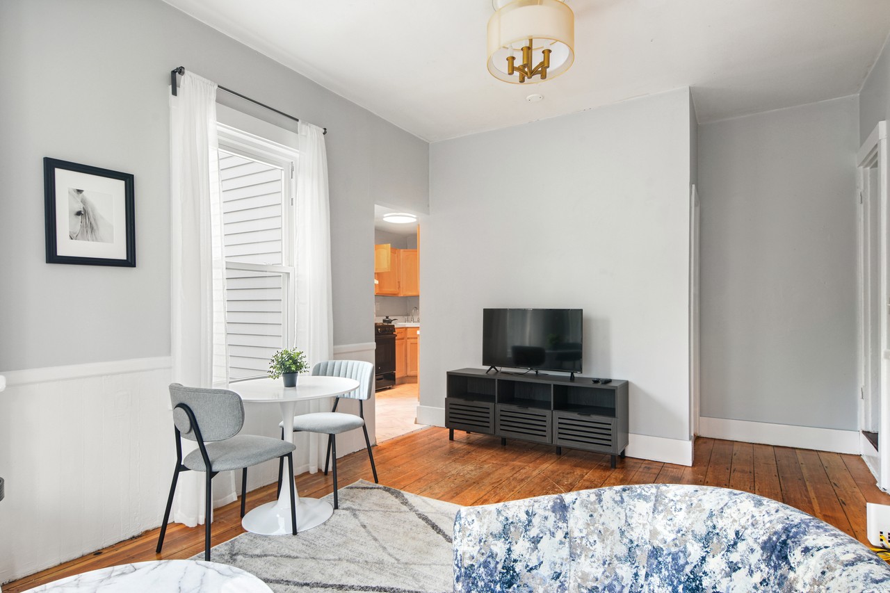 #585: Allston - Queen Bedroom A - 6