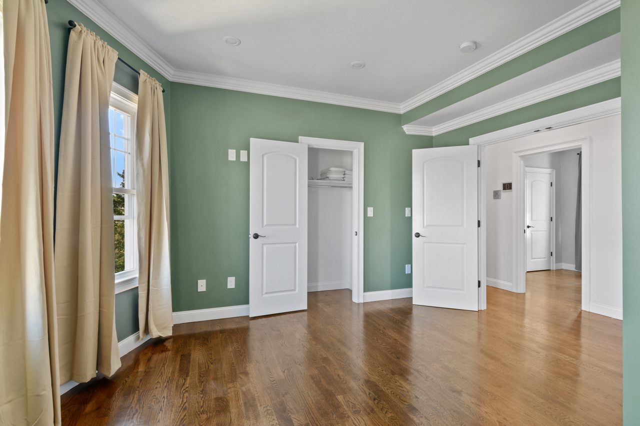 #547: Somerville - Queen Bedroom B - 3