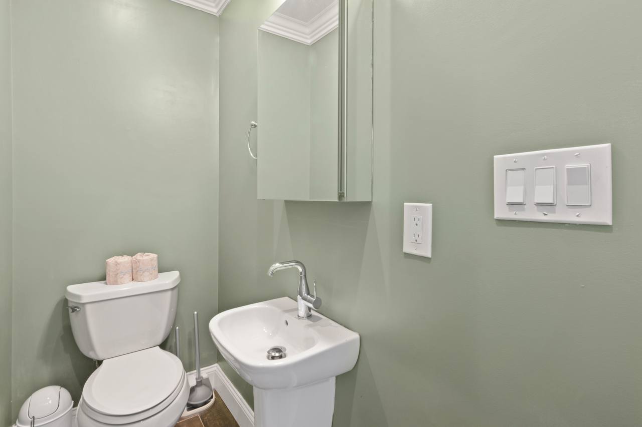 #547: Somerville - Queen Bedroom B - 10