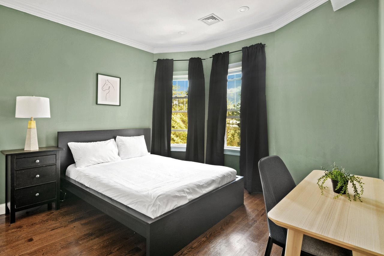 #547: Somerville - Queen Bedroom C - #547: Somerville - Gallery - 12