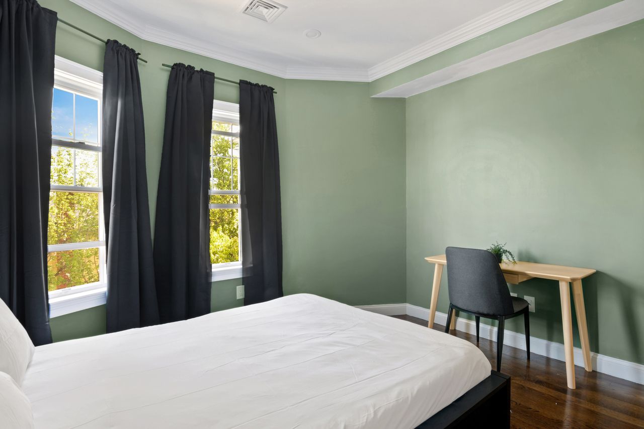  #547: Somerville - Queen Bedroom C  -  #547: Somerville  - Gallery -  2