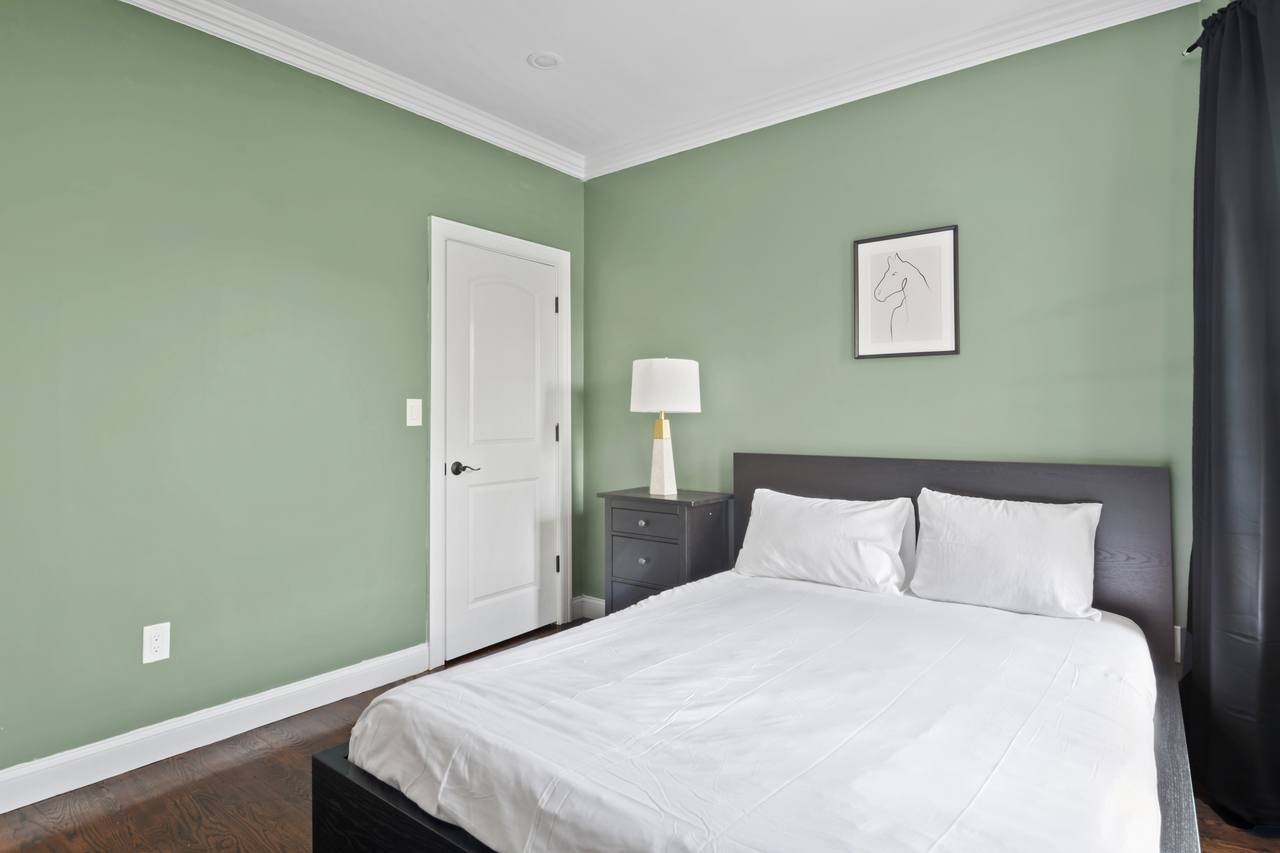  #547: Somerville - Queen Bedroom C  -  #547: Somerville  - Gallery -  3