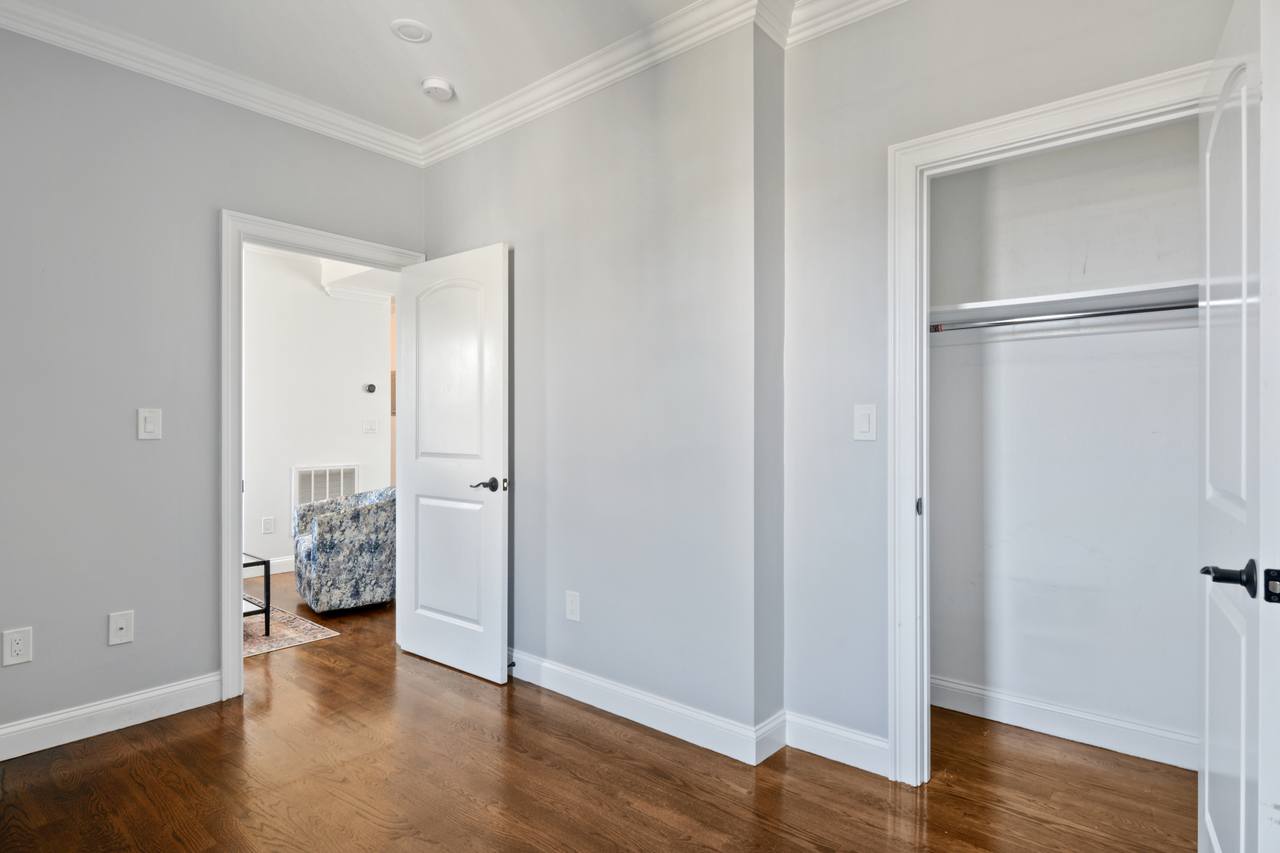 #547: Somerville - Queen Bedroom A - 16
