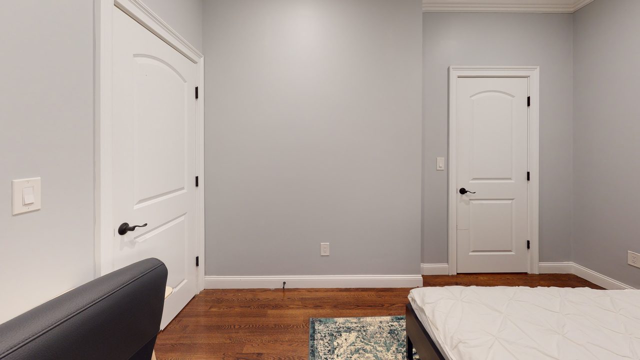 #547: Somerville - Queen Bedroom A - #547: Somerville - Gallery - 1