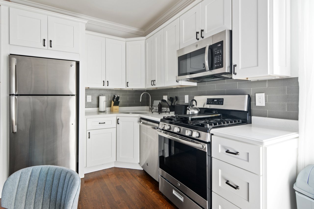 #547: Somerville - Queen Bedroom A - #547: Somerville - Gallery - 13