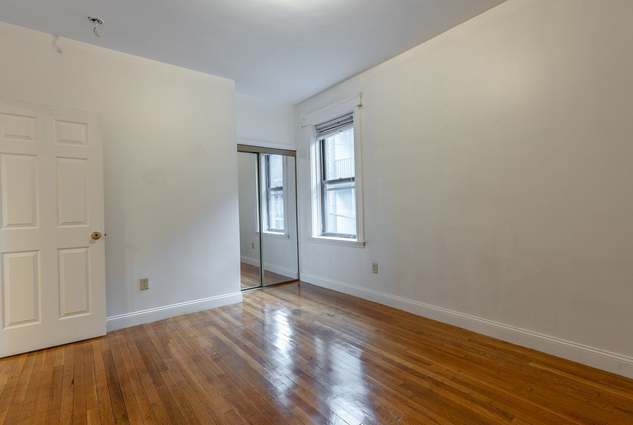  #368: Brighton - Queen Bedroom C  -  #368: Brighton  - Gallery -  15