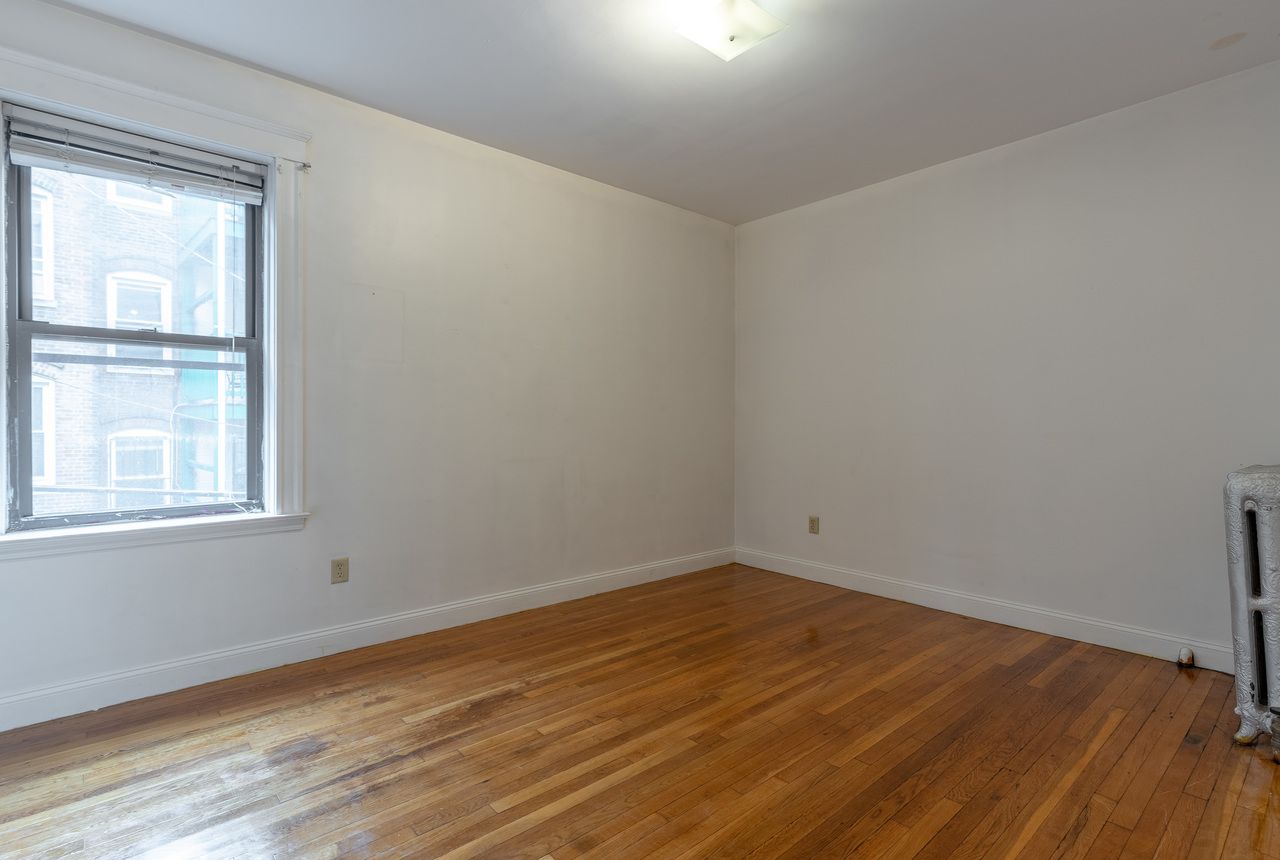  #368: Brighton - Queen Bedroom C  -  #368: Brighton  - Gallery -  14