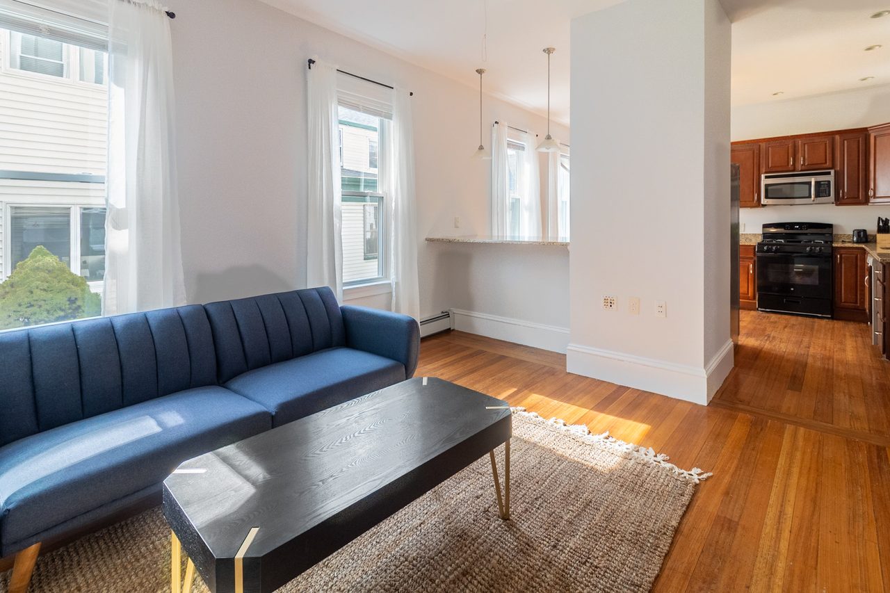 #951: Central Square (Cambridge) - Queen Bedroom A - #951: Central Square (Cambridge) - Gallery - 4