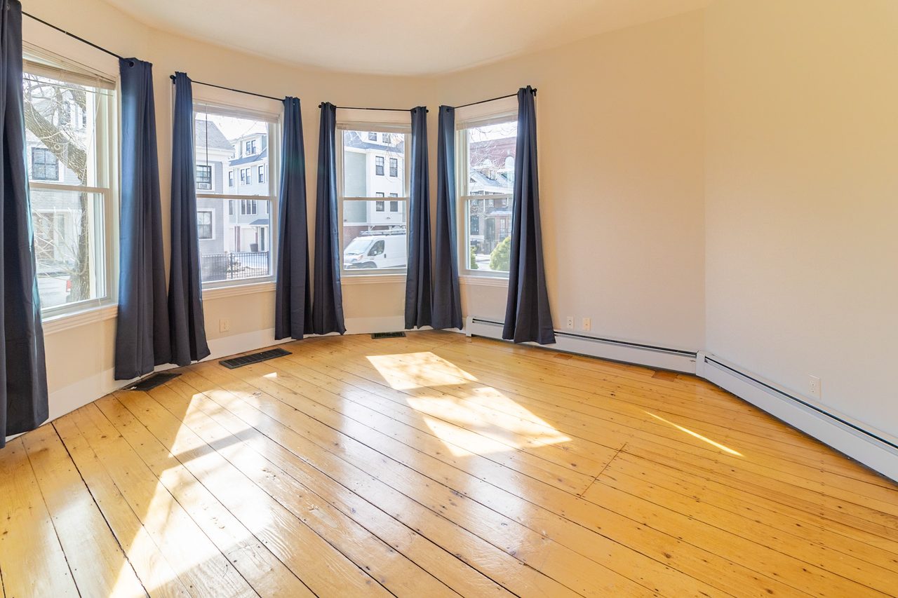 #951: Central Square (Cambridge) - Queen Bedroom C - #951: Central Square (Cambridge) - Gallery - 9