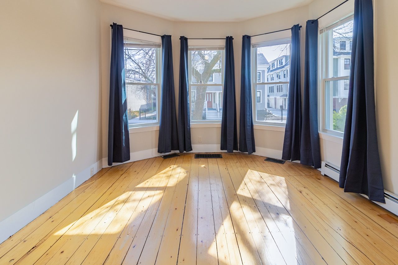 #951: Central Square (Cambridge) - Queen Bedroom C - #951: Central Square (Cambridge) - Gallery - 6