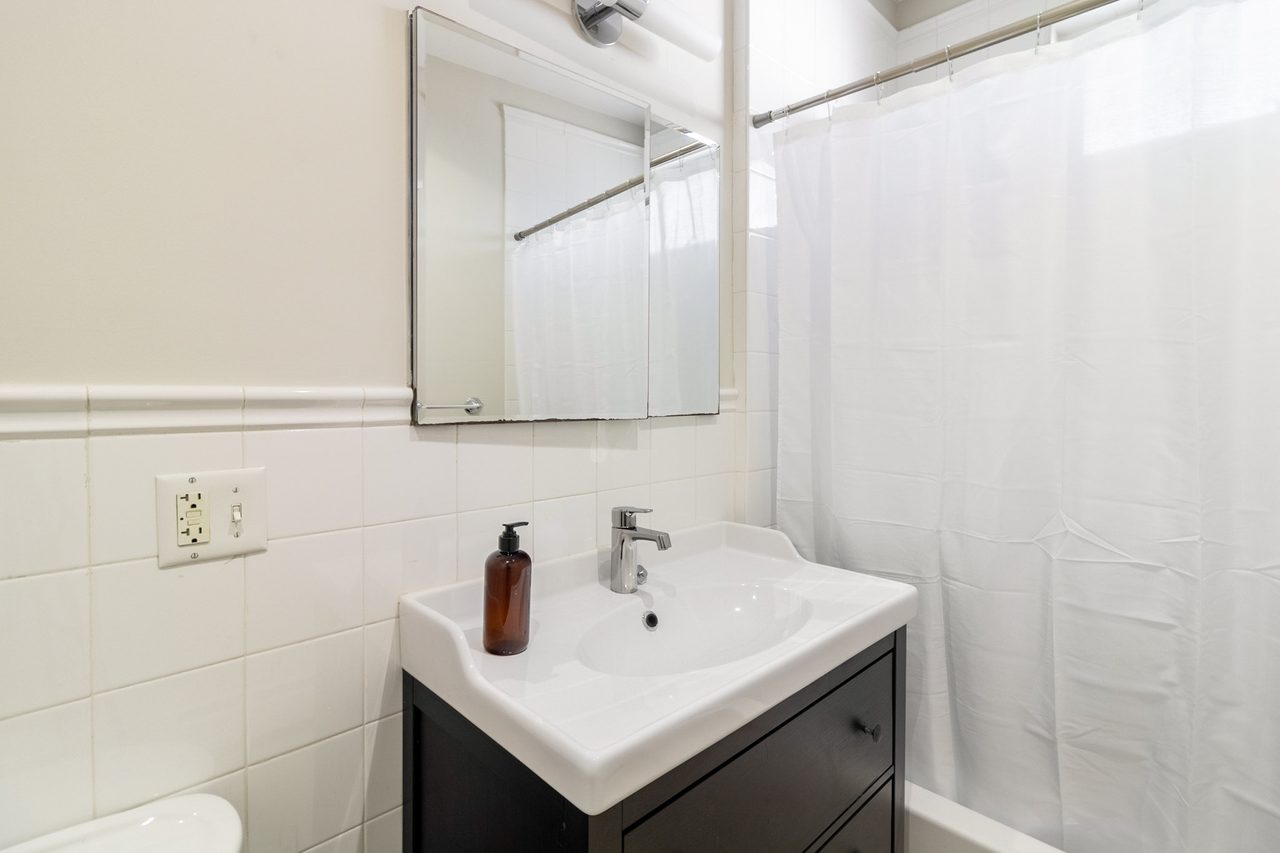  #951: Central Square (Cambridge) - Queen Bedroom B  -  #951: Central Square (Cambridge)  - Gallery -  15