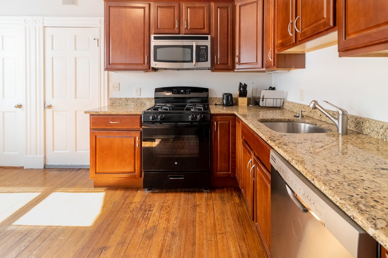  #951: Central Square (Cambridge) - Queen Bedroom B  -  #951: Central Square (Cambridge)  - Gallery -  12