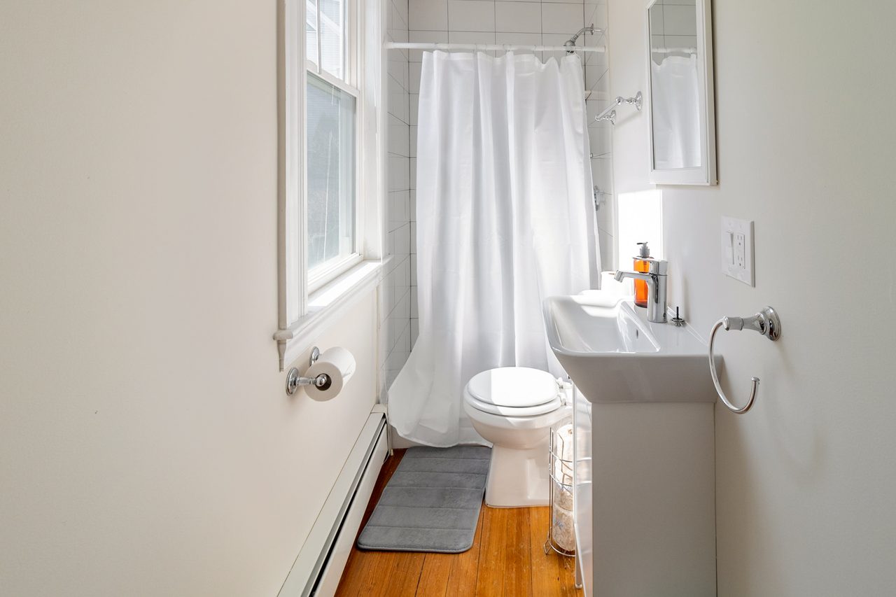 #951: Central Square (Cambridge) - Queen Bedroom B - #951: Central Square (Cambridge) - Gallery - 17