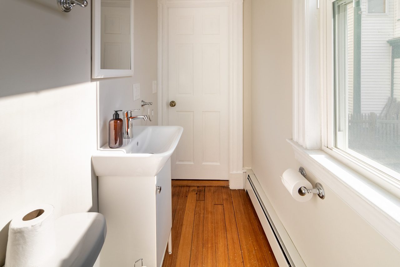 #951: Central Square (Cambridge) - Queen Bedroom B - #951: Central Square (Cambridge) - Gallery - 18