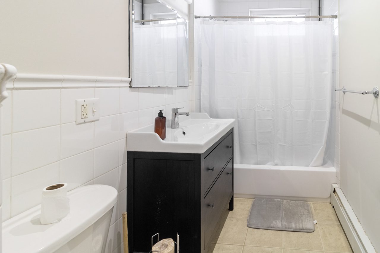 #951: Central Square (Cambridge) - Queen Bedroom B - #951: Central Square (Cambridge) - Gallery - 10
