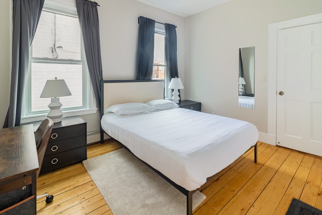 #951: Central Square (Cambridge) - Queen Bedroom B - #951: Central Square (Cambridge) - Gallery - 2