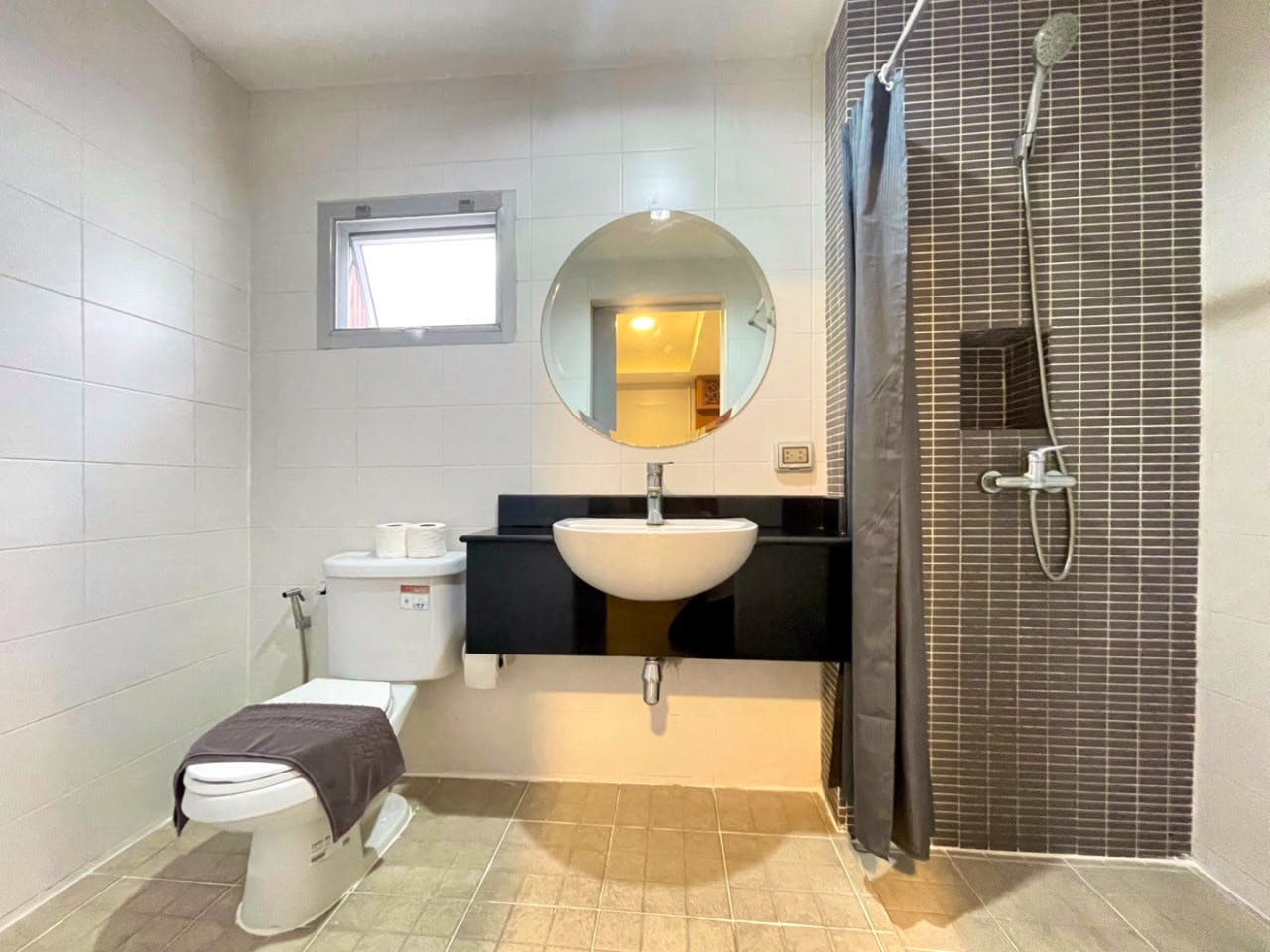  Private  -  A lively residence near Nimman and Chiang Mai University Apartment  - Gallery -  20