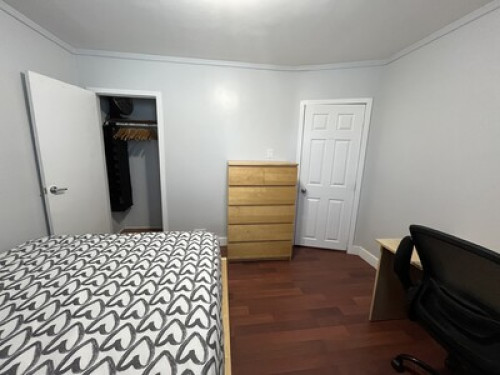 Queen Bed. 20 minutes to downtown.  - Gallery - 60