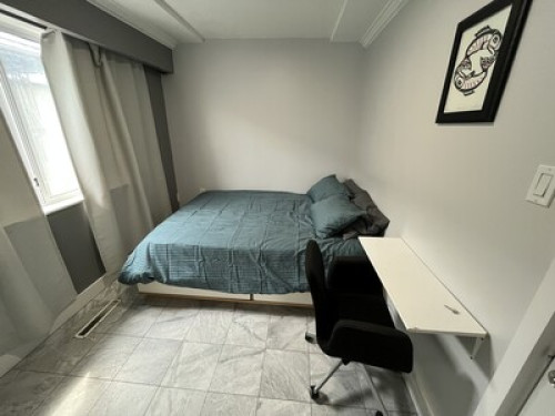 Queen Bed. 20 minutes to downtown.  - Gallery - 57