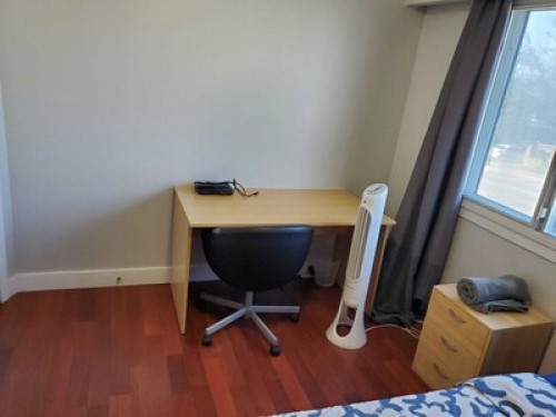Queen Bed. 20 minutes to downtown.  - Gallery - 48