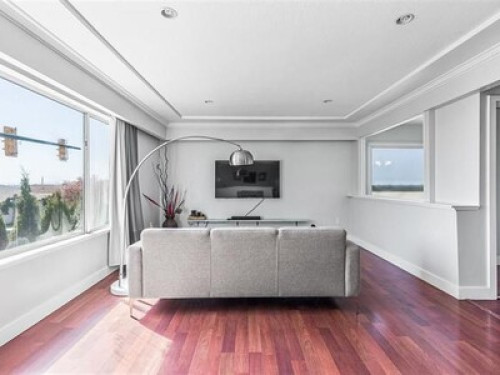 Queen Bed. 20 minutes to downtown.  - Gallery - 39