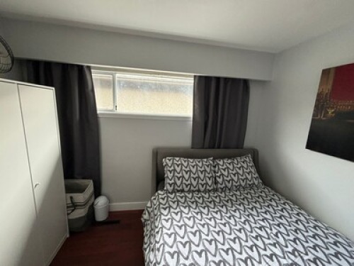 Queen Bed. 20 minutes to downtown.  - Gallery - 69