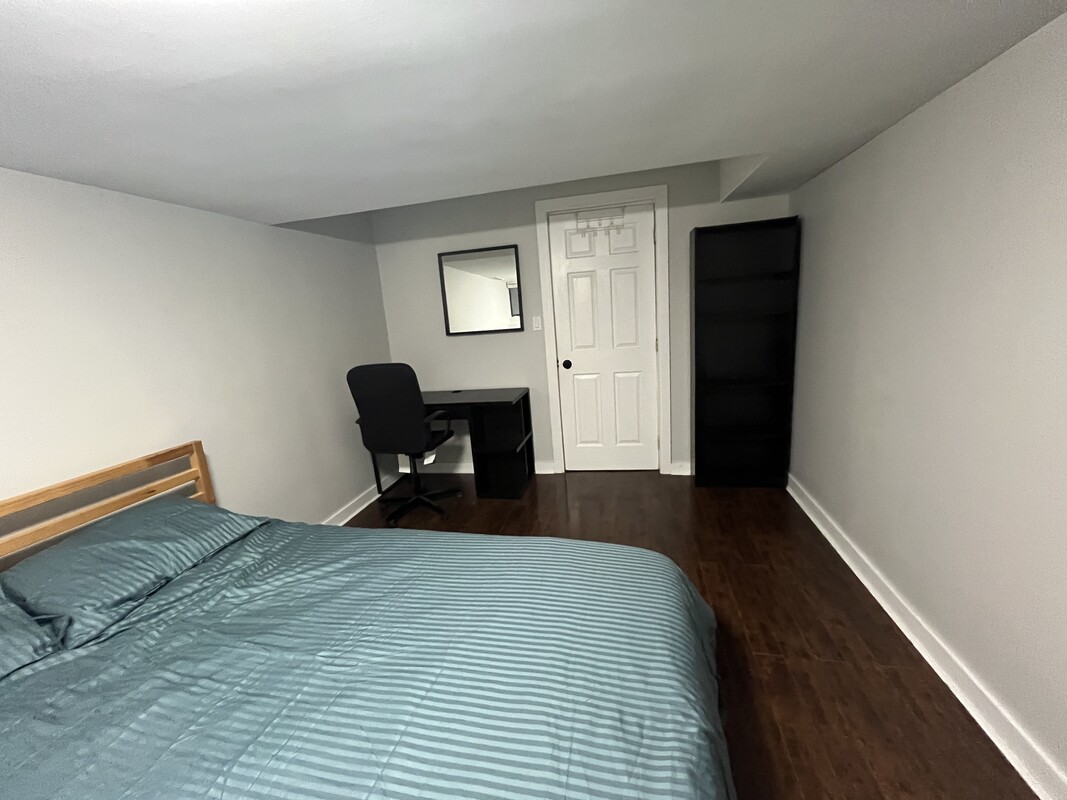 L1, Queen Bed, Lower Level Suite(Full Room) - 1
