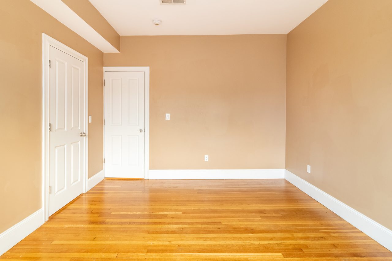 #954: Brookline - Queen Bedroom D - #954: Brookline - Gallery - 4