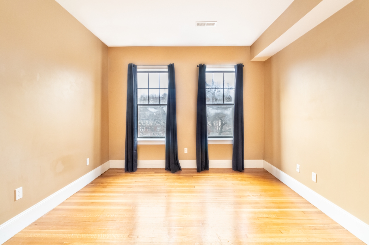 #954: Brookline - Queen Bedroom D - #954: Brookline - Gallery - 2